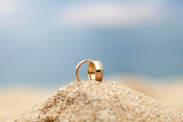 Ring goud: Tijdloze en trendy accessoires voor mannen en vrouwen